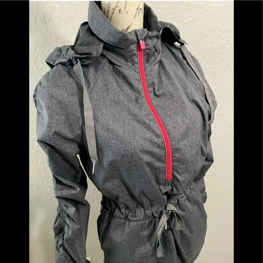 Fabletics Gray Windbreaker Pullover Jacket Size S - image 4
